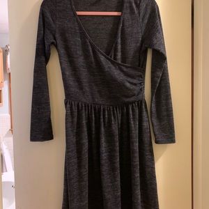 WORN TWICE Francesca’s long sleeve v-neck dress